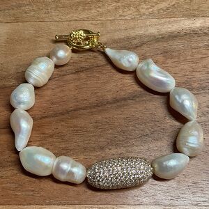 Elegant freshwater Pearl and Pave Gold focal bead Bracelet